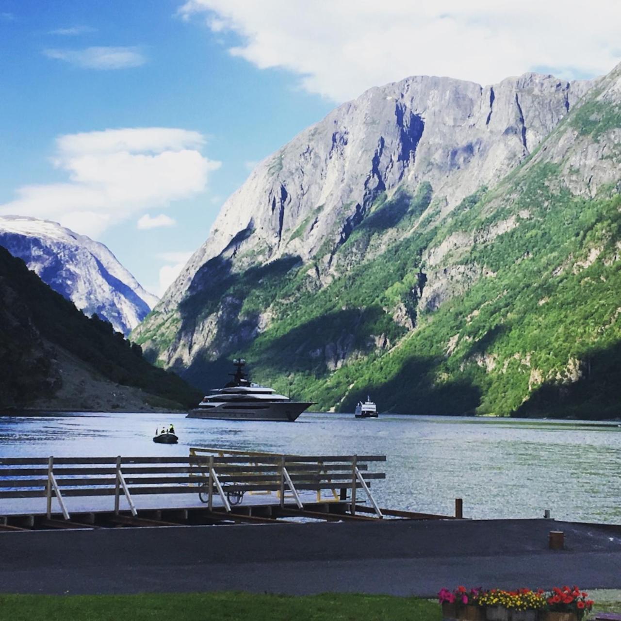 Gudvangen Budget Hotel Exteriör bild